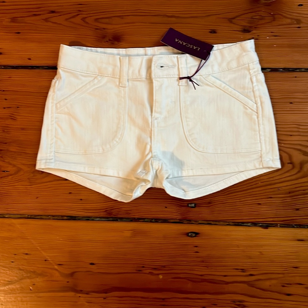 White denim shorts that are brand new from Lascana.